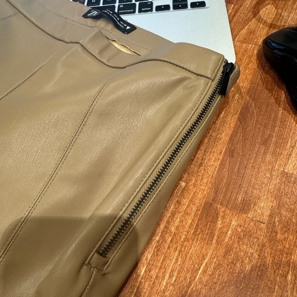 Zara Faux Leather Tan High Waisted Legging Front Ankle Slit Size M - Picture 5 of 5